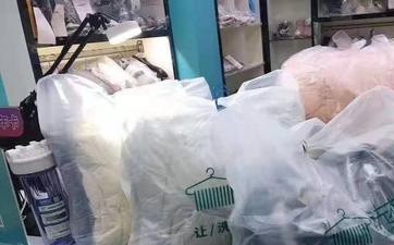 到干洗店進(jìn)行衣物干洗需要多少錢？
